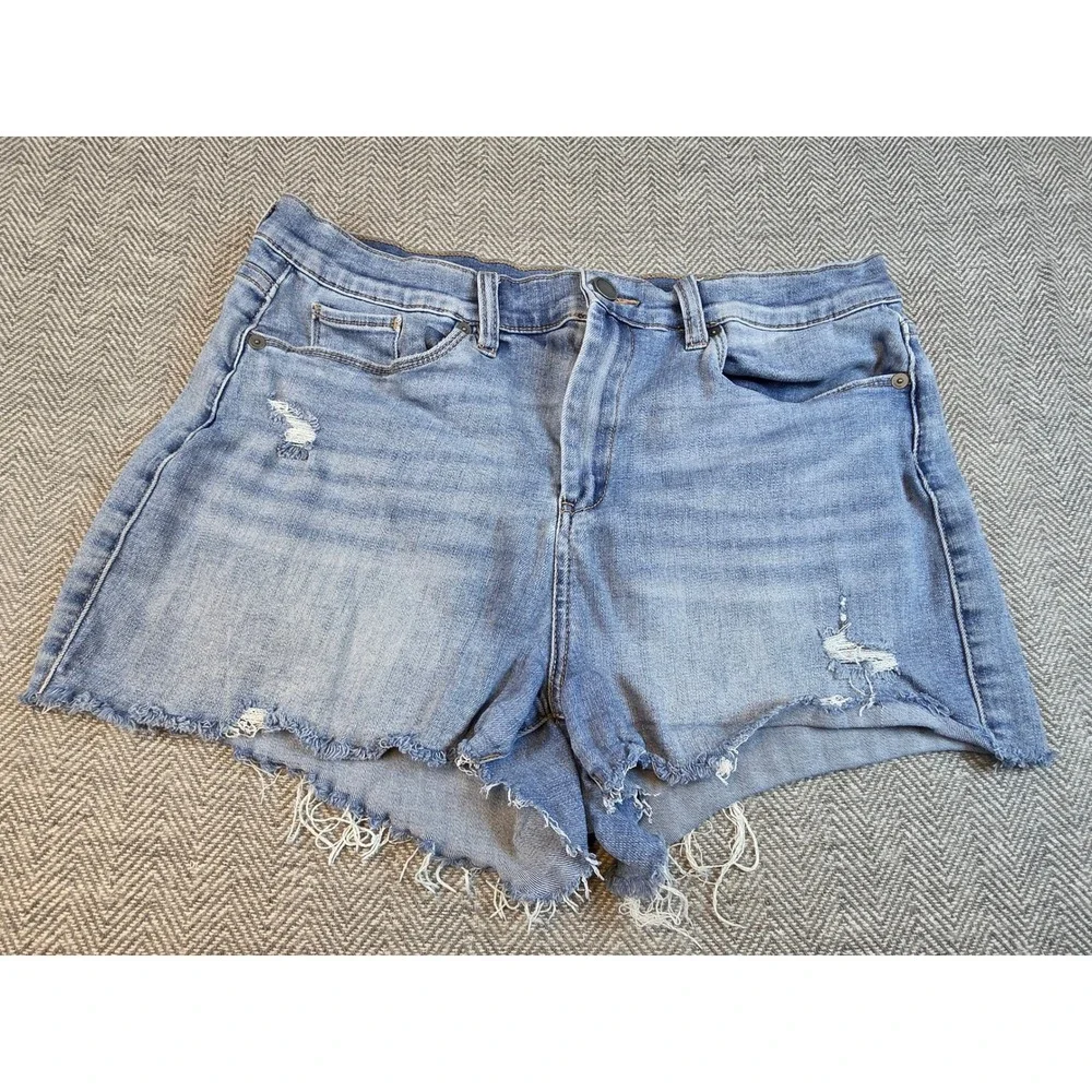 BlankNYC The Essex Classic Cut-Off Distressed Denim Shorts Light Wash 31 82M8144